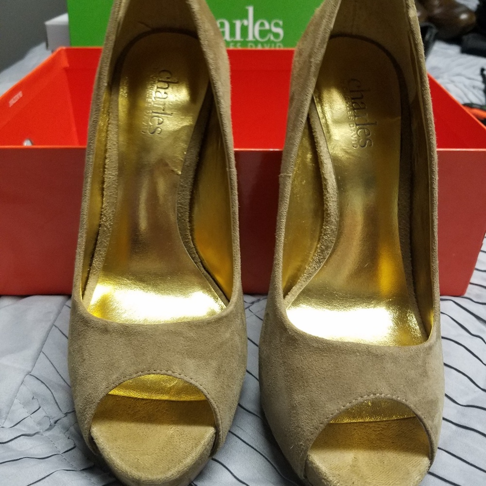 Charles by Charles David suede size 7 heel